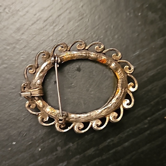 Vintage Bronze Ornate Cameo Brooch or necklace with mini pe… - Picture 2 of 5